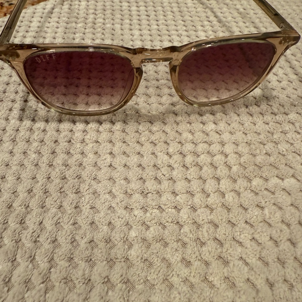 Diff Eyewear Translucent Amber/Crystal Frame Sung… - image 4